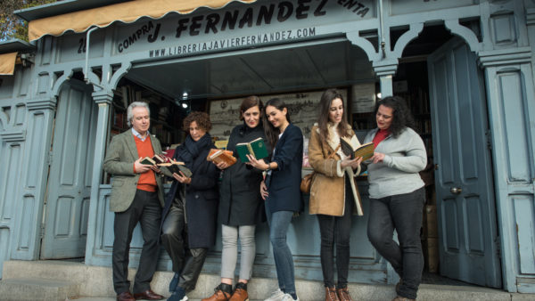 Nace «Soy de la Cuesta», asociación ciudadana al rescate de la Feria de Libros de la Cuesta de Moyano de Madrid Hace dos años Ángela recogió por última vez el tablero y todos los libros de su caseta en la Feria de Libros de la Cuesta de Moyano...